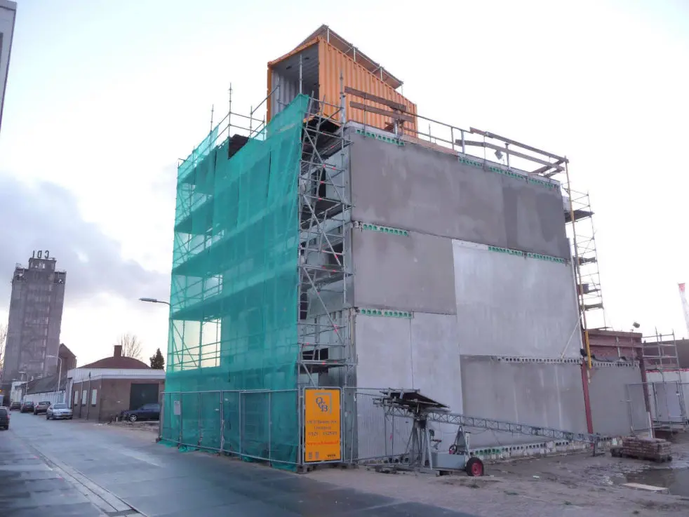 Foto van een zeecontainer die is omgebouwd tot studio